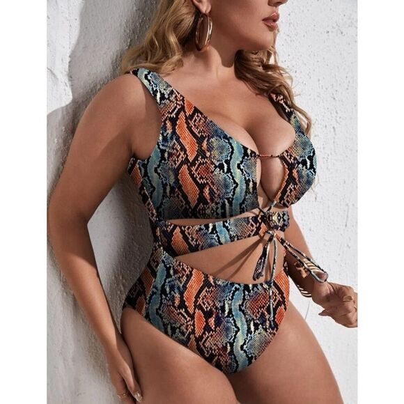 SHEIN Swimsuit - Picture 3 of 4